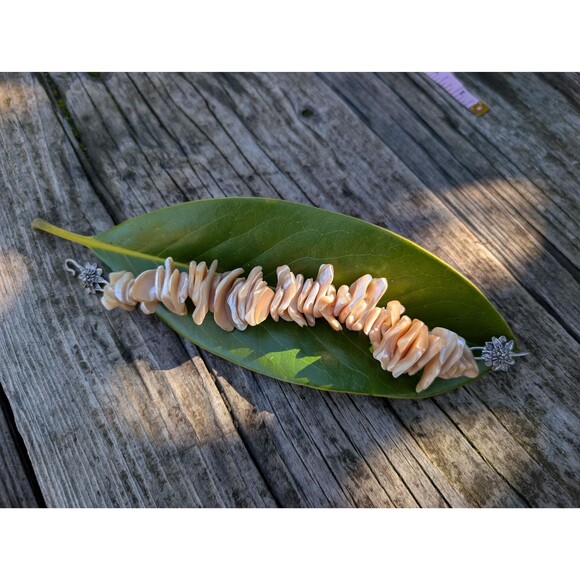 Vintage Shell & Pewter Bracelet - Picture 7 of 11